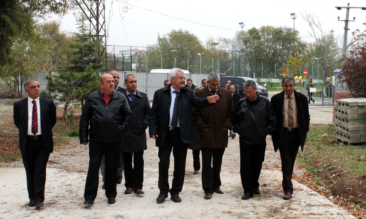 Kış Çiçekleri Seralardan Çıkıp Toprakla Buluşuyor