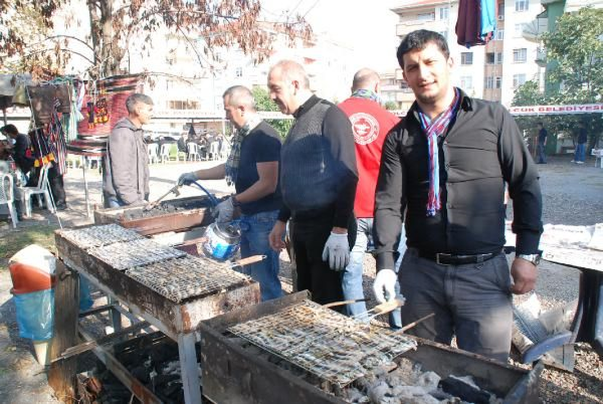 Kocaeli\'de 1,5 Ton Hamsi Pişirildi