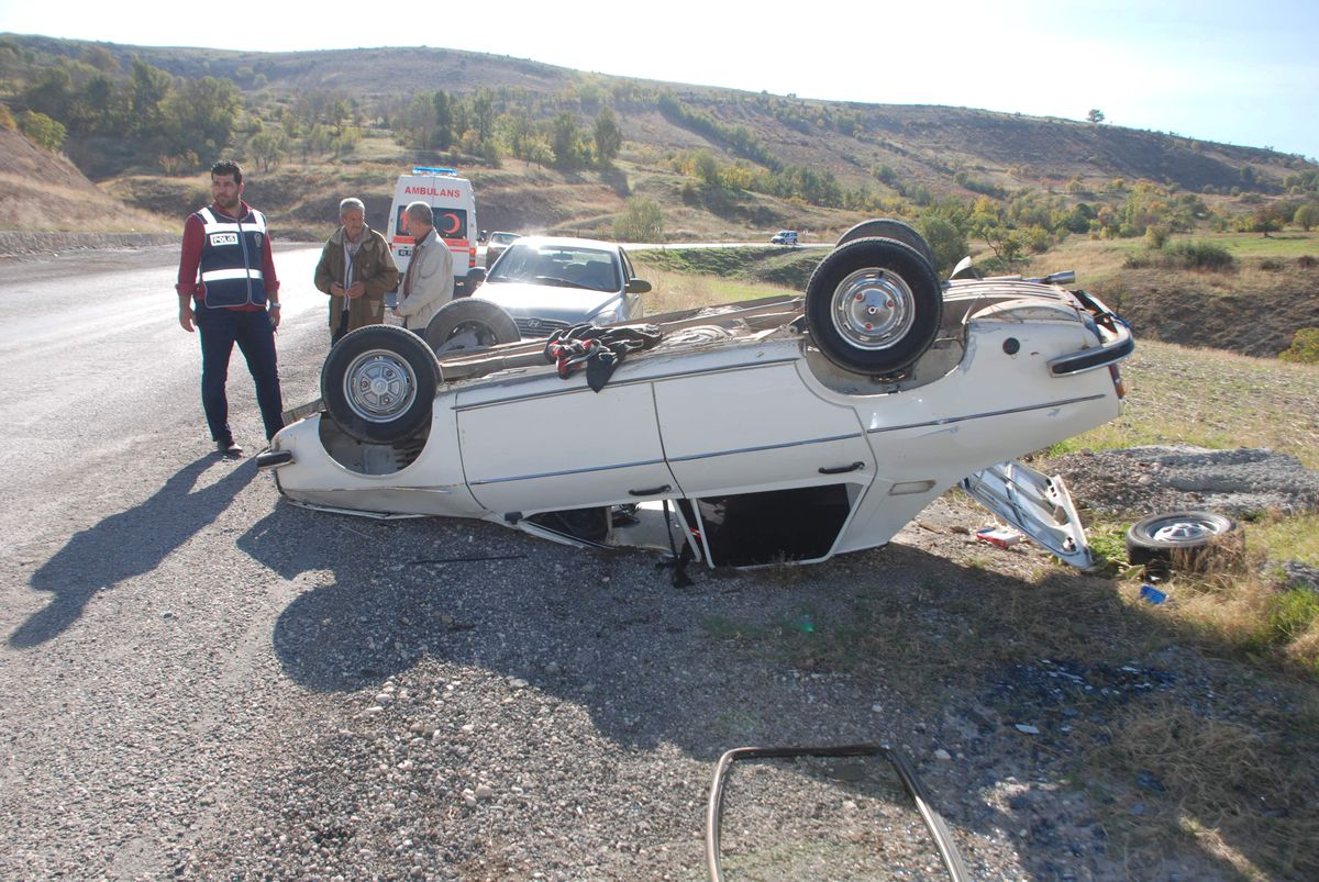 Otomobil Takla Attı: 3 Yaralı