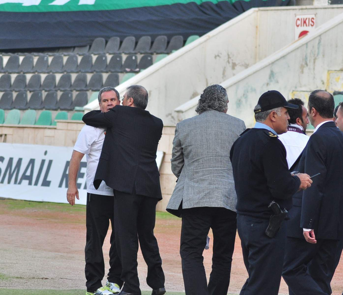 PTT 1.Lig Takımlarından Adanaspor\'un Teknik Direktörü Levent Eriş, Deplasmanda 1-0 Yenildikleri...