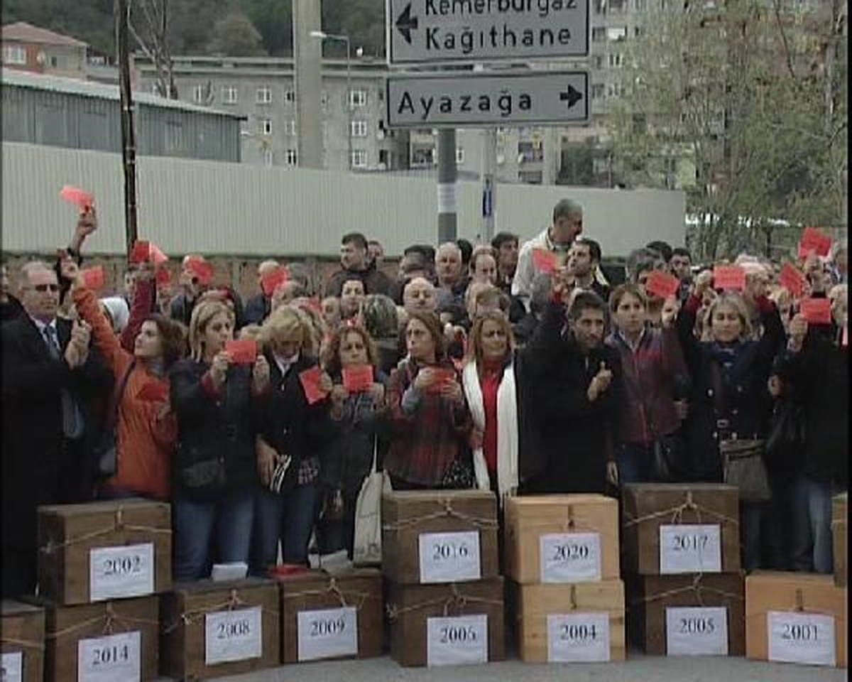 Referandum Sandıklarıyla Yol Kapattılar