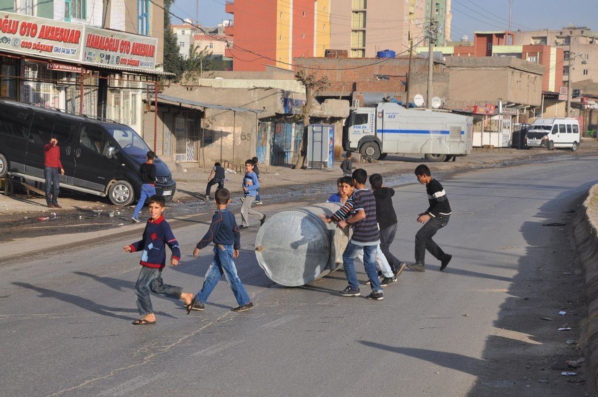 Silopi\'de İzinsiz Gösteriler Devam Ediyor