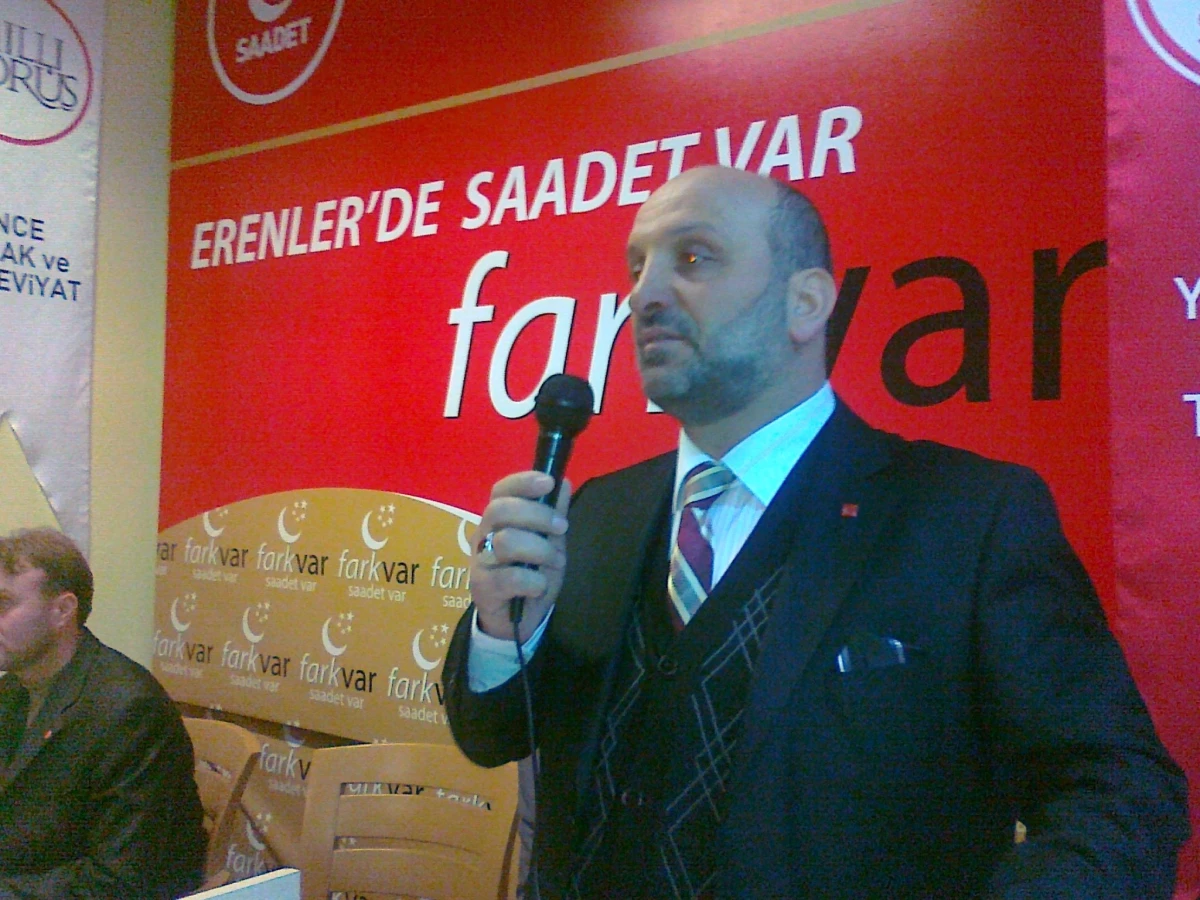 Sp\'li Özer, Sakarya\'nın Erenler Belediye Başkanı Öztürk\'ü Eleştirdi