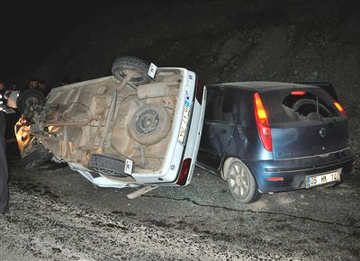 Taşova\'da Trafik Kazası: 2 Ölü, 2 Yaralı
