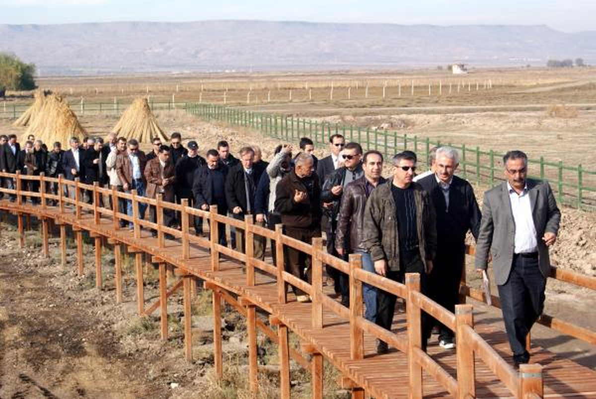 Vali, Orman İşçileriyle Ateş Başında Çay İçti