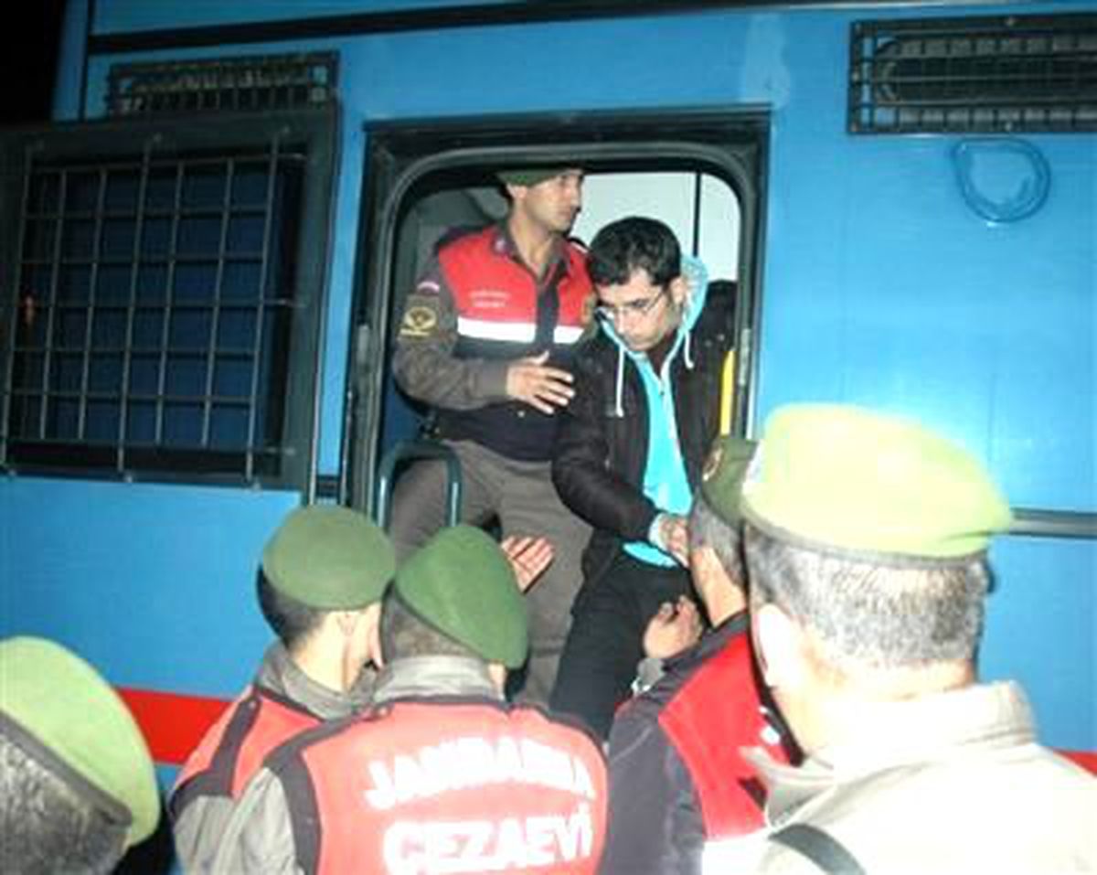 Açlık Grevini Bırakan 200 Mahkuma Sağlık Müdahalesi