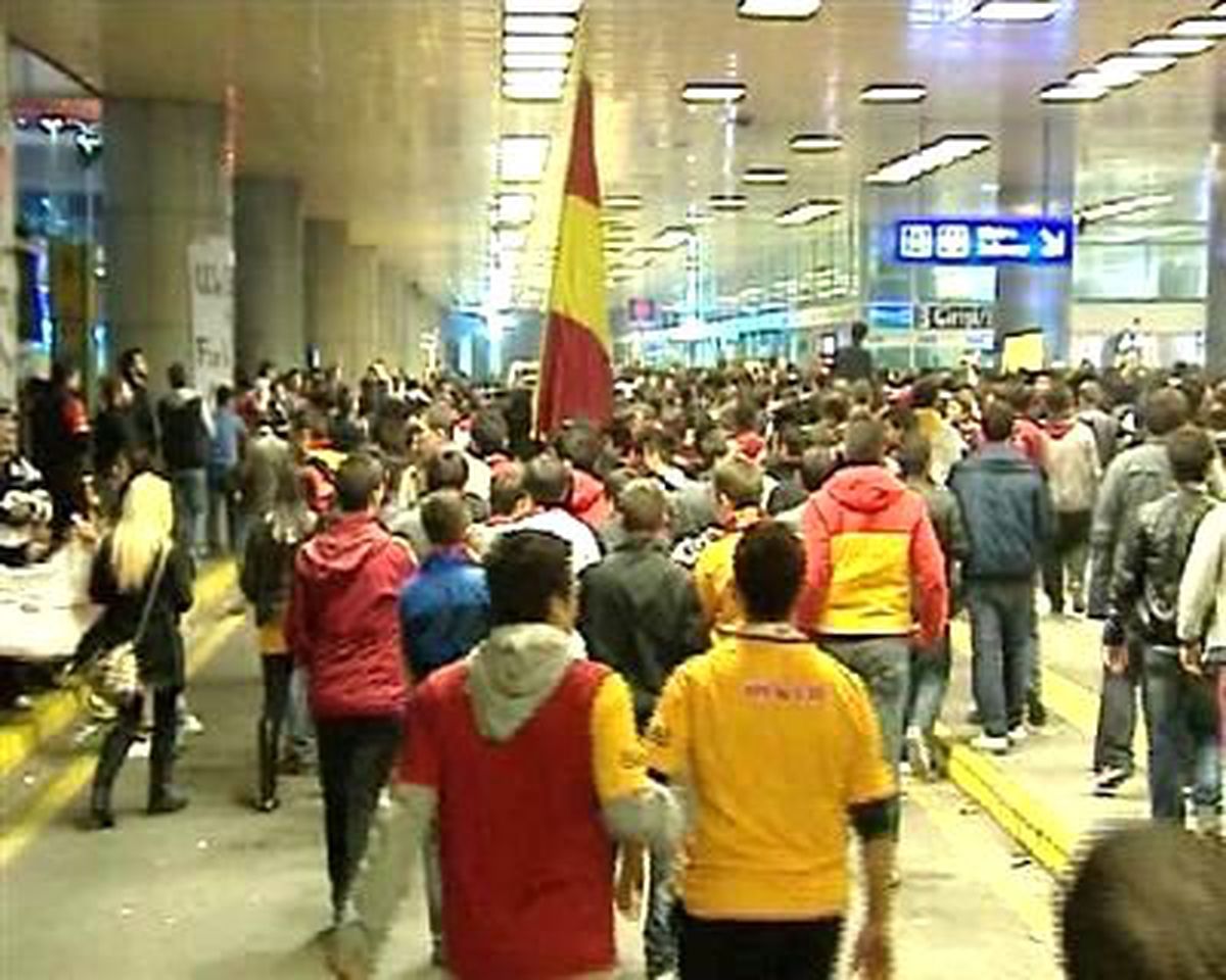 Atatürk Havalimanı\'nda Manchester Arbedesi