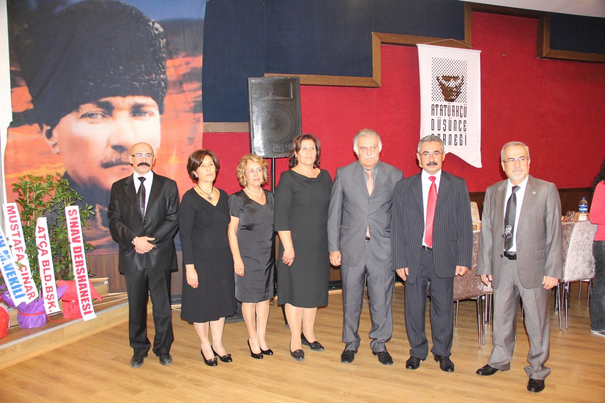 Atatürkçü Düşünce Derneği\'nden Gecikmeli \'Cumhuriyet Yemeği\'