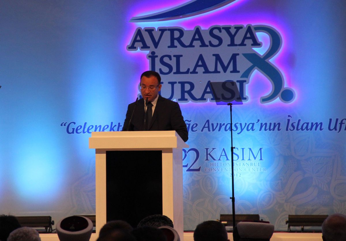"İslam\'ı Terörizmle Özdeş Göstermek En Büyük İftiradır"