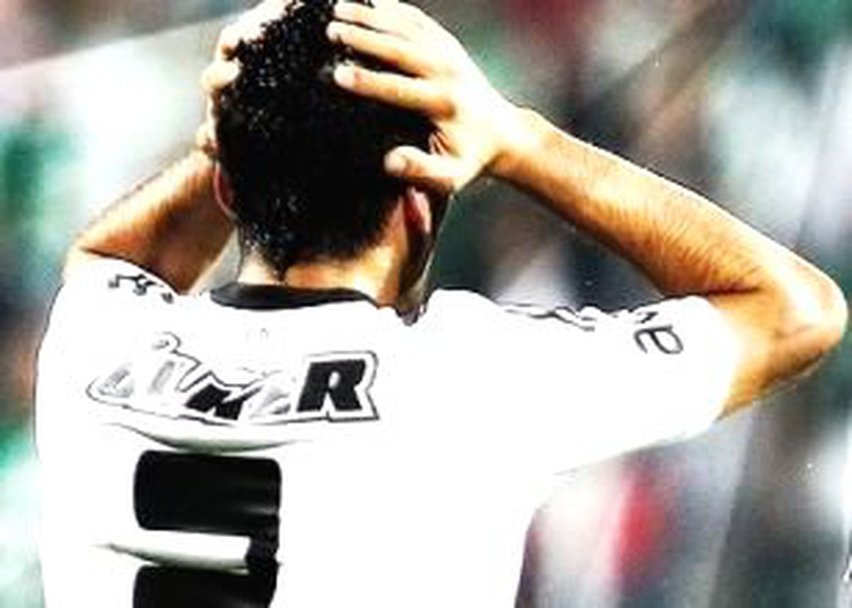Beşiktaş\'ta Deprem! 6 Ay Daha Yok!