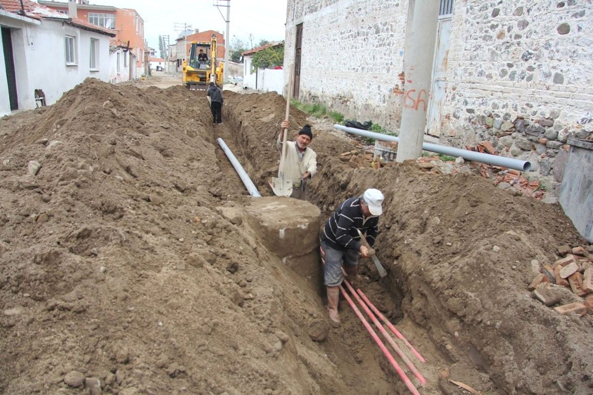 Burhaniye\'de Eski Mahalleye Yeni Altyapı