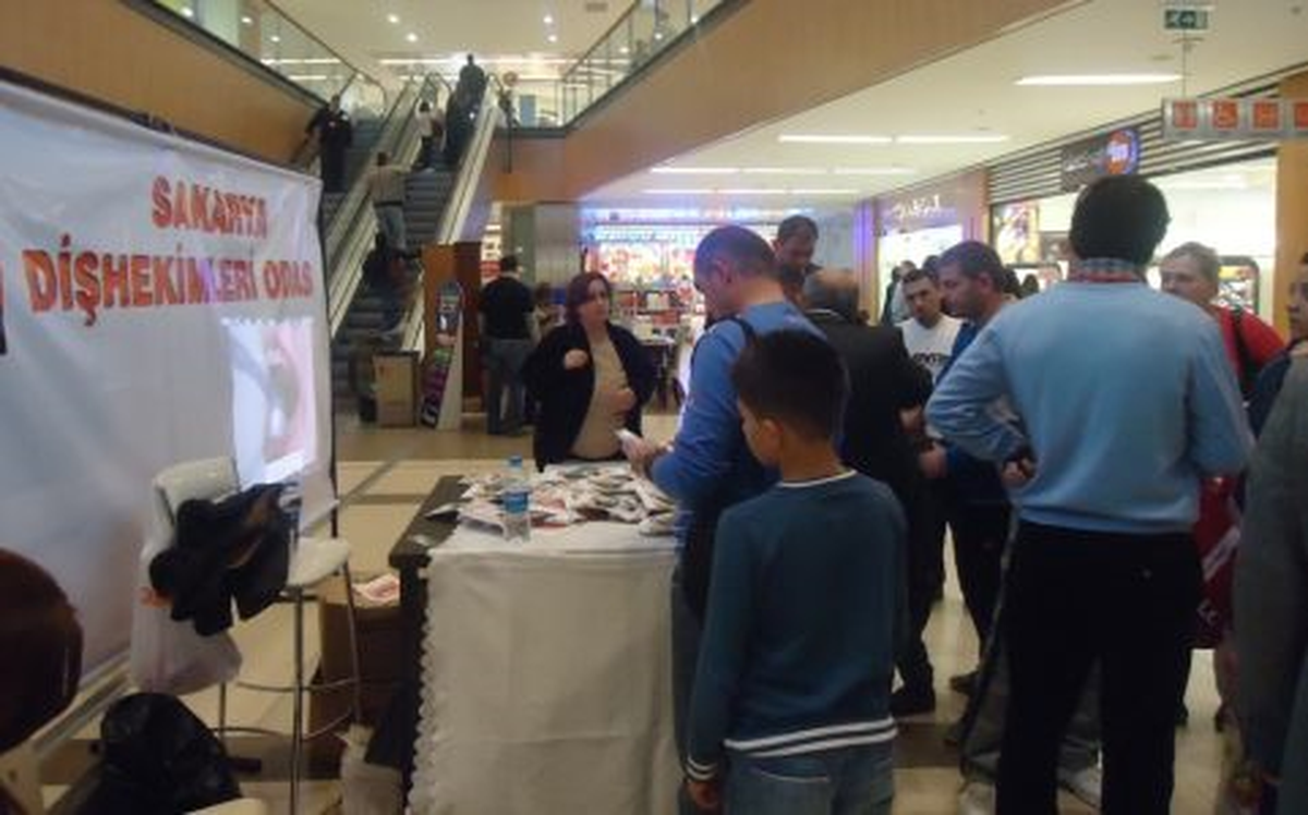 Diş Hekimleri Haftası Ada AVM\'de Kutlandı