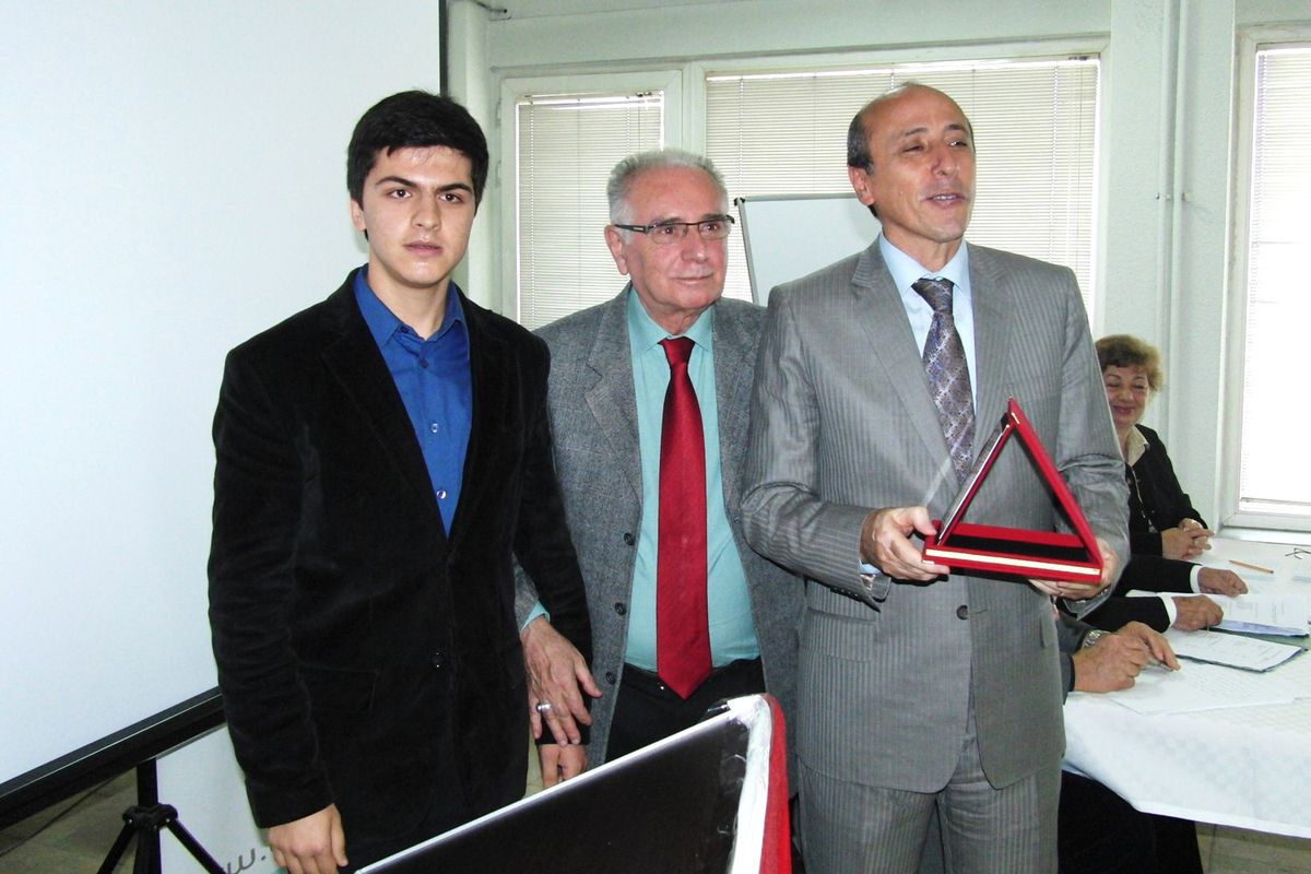 Gemlik Üniversite Yaptırma ve Yaşatma Derneği Kongresi Yapıldı