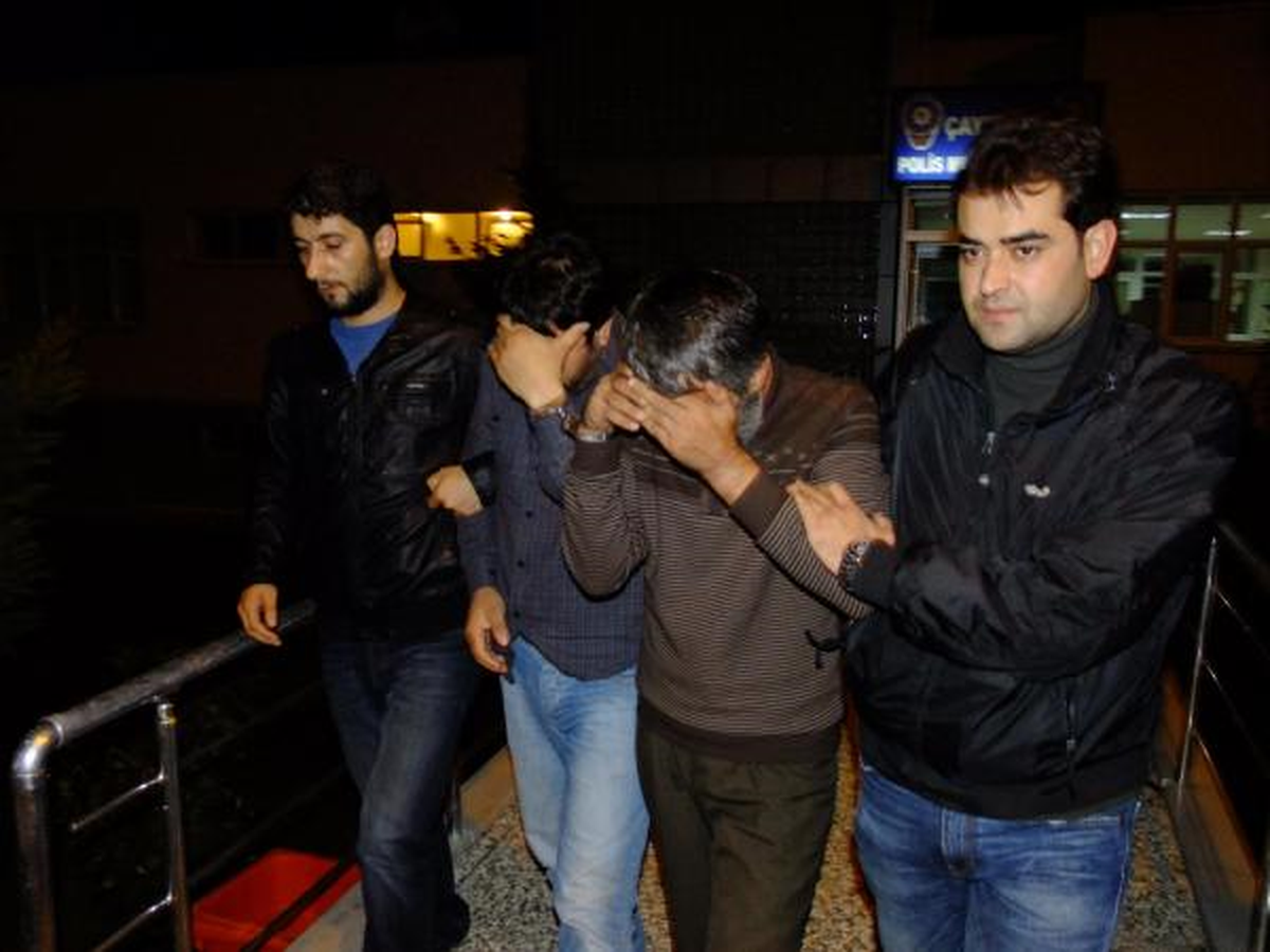 \'Gömü Altını Bulduk\' Diyerek Esnafı Dolandıran 2 Şüpheli Yakalandı