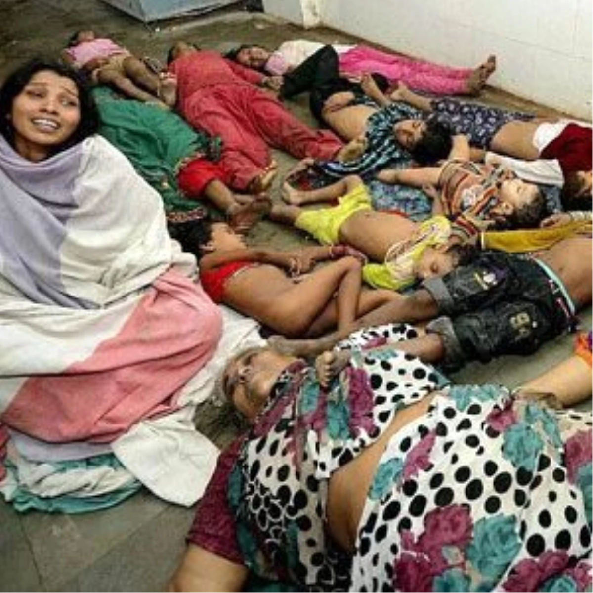 Hindistan\'da Dini Festival Sırasında İzdiham: 14 Ölü