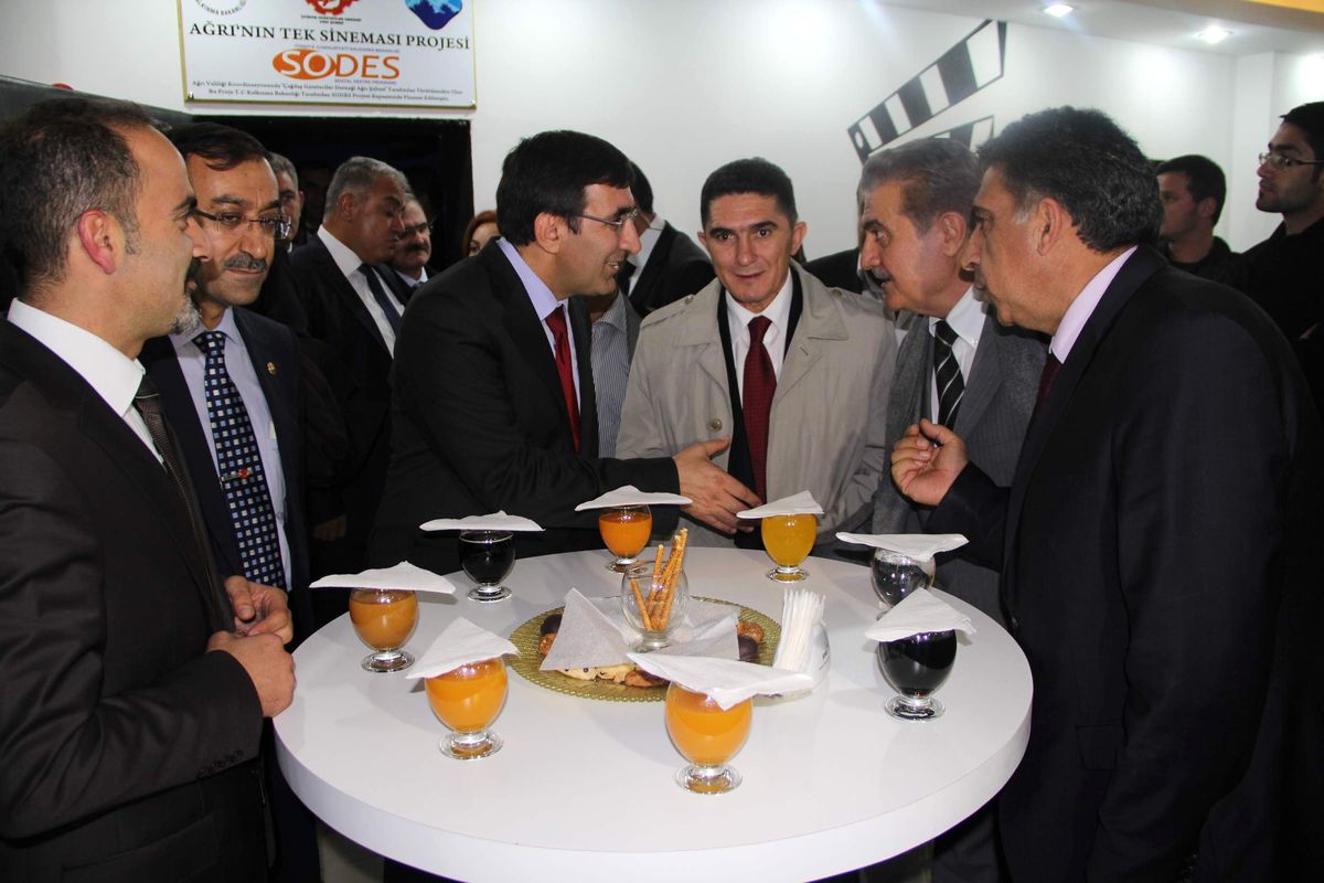İran\'dan Kapıköy-Razi Sınır Kapısı Yolunun Bitirme Sözü