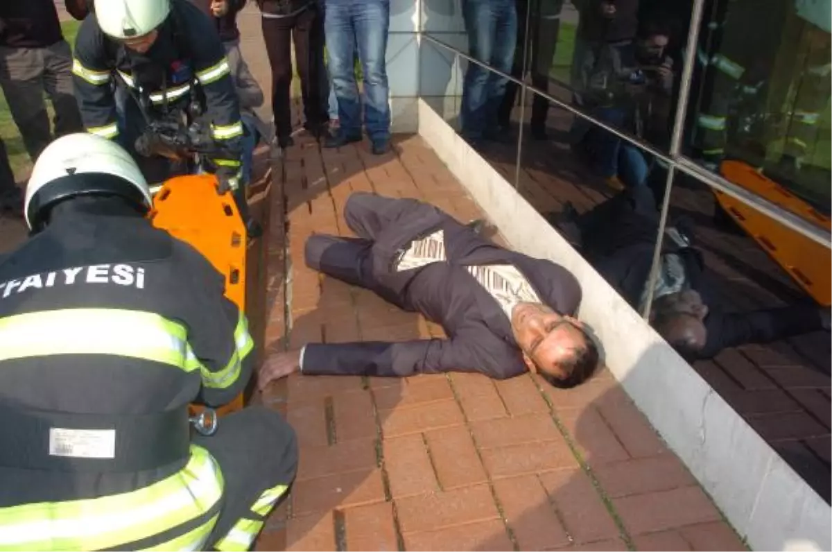 Kocaeli\'de Gerçeğini Aratmayan Deprem Tatbikatı