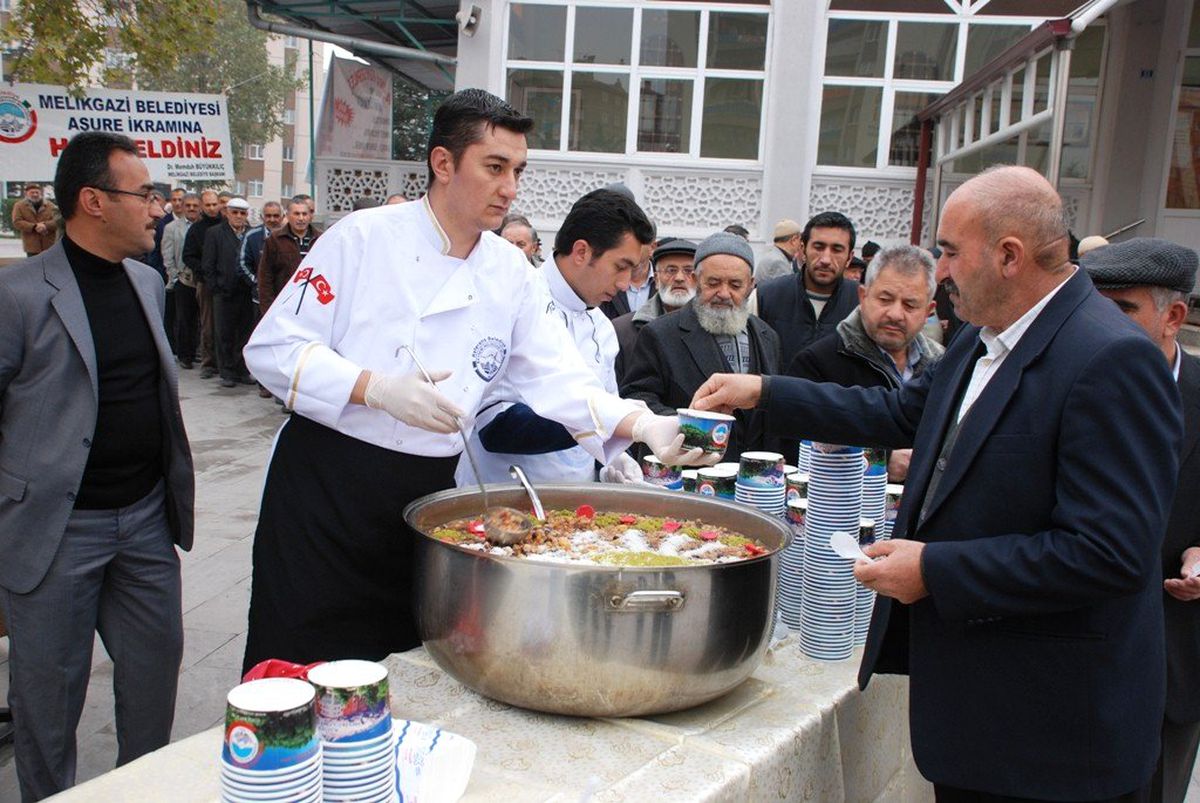 Melikgazi\'den 2 Bin 500 Kişiye Aşure