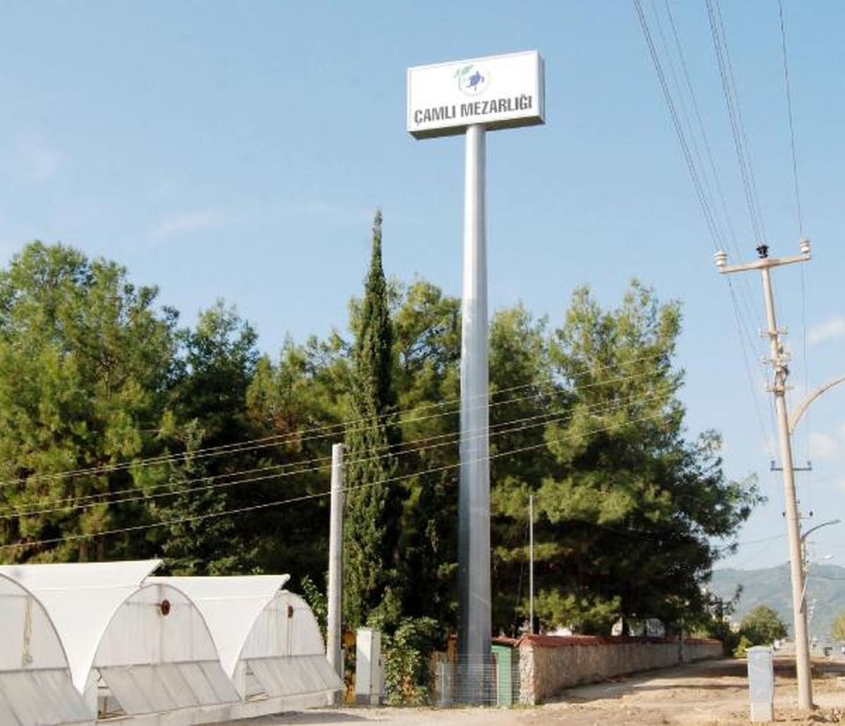 Mezarlık Tabelasına Gizlenen Baz İstasyonuna Tepki