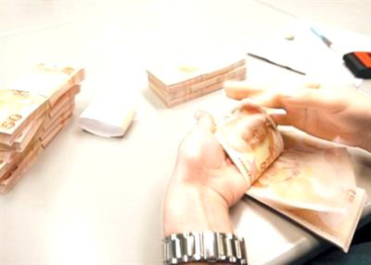 Müşterilerini \'Tenhada En İyi Kıstıran\' Bankacıya 200 Puan