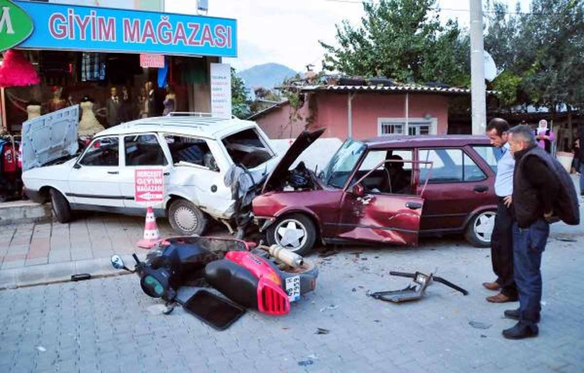 Araç, Dolmuş Bekleyenlerin Arasına Daldı