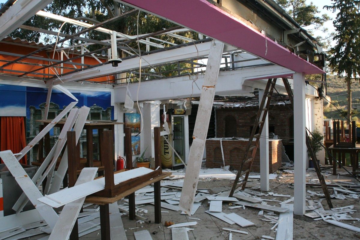 Selçuk\'ta, Sit Alanındaki Kaçak Yapılaşmaya Belediyeden Müdahale