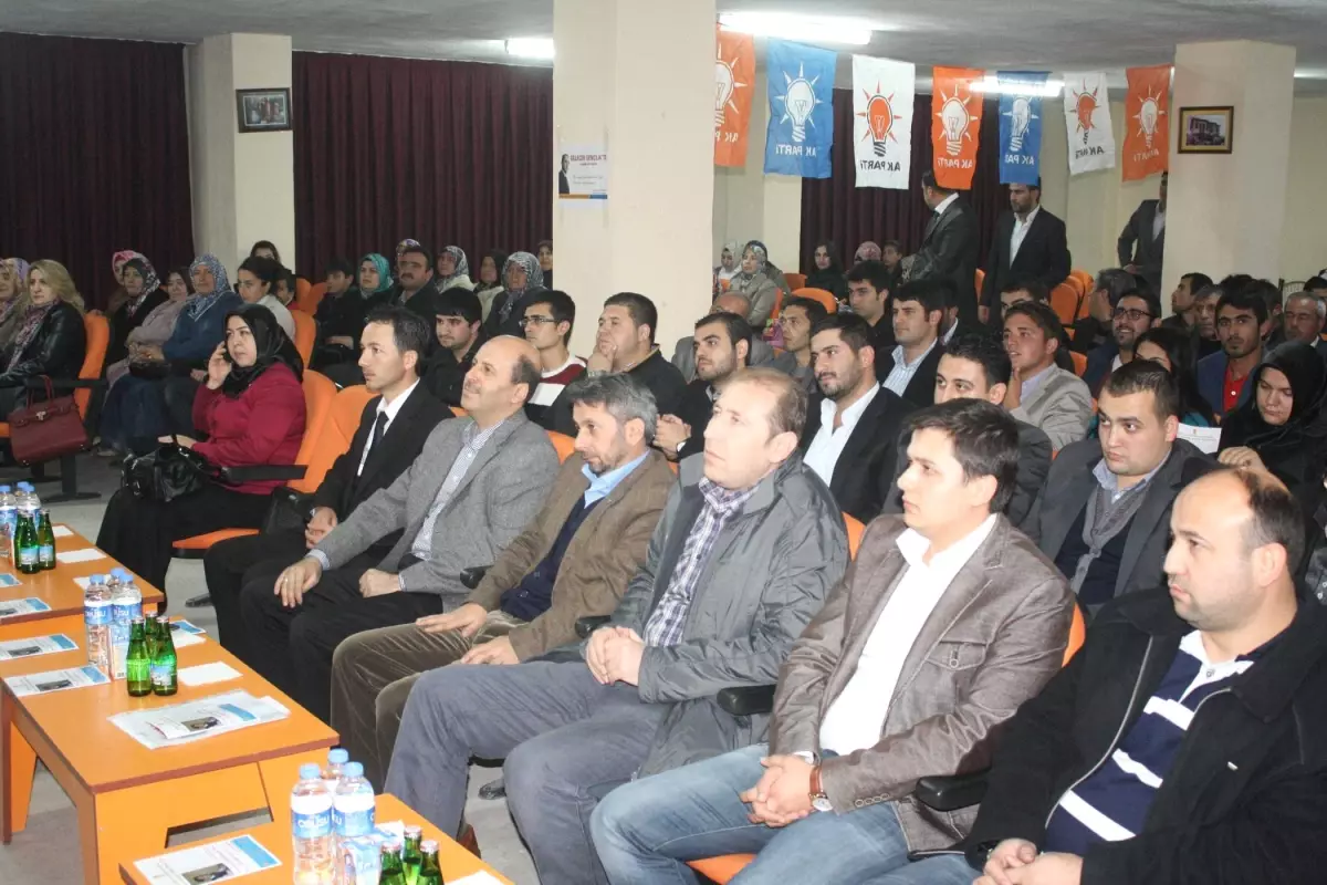 Şuhut\'ta AK Parti Gençlik Kollarından Konferans