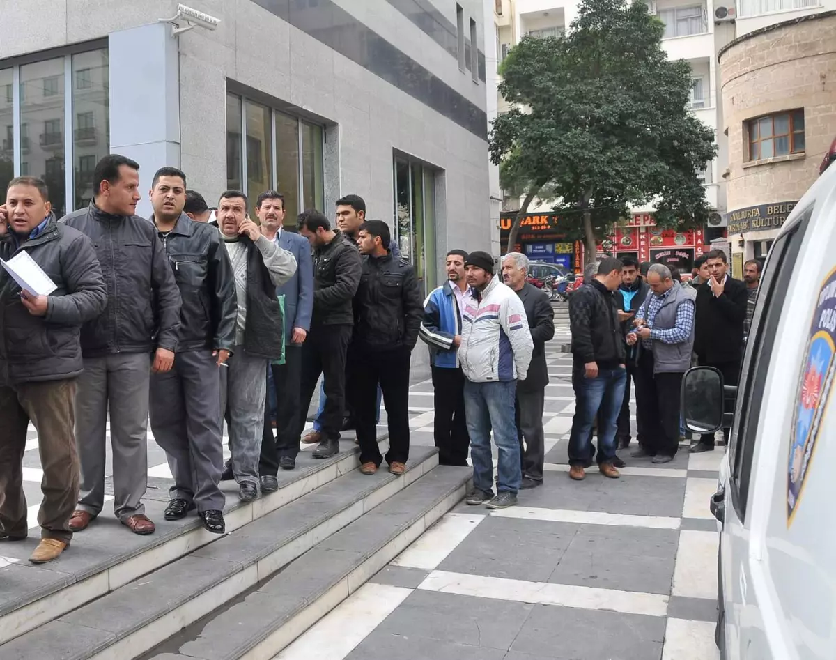 Toplum Destekli Polislik Şube Müdürlüğü'nden Motosiklet Sürücülerine Kask Dağıtımı