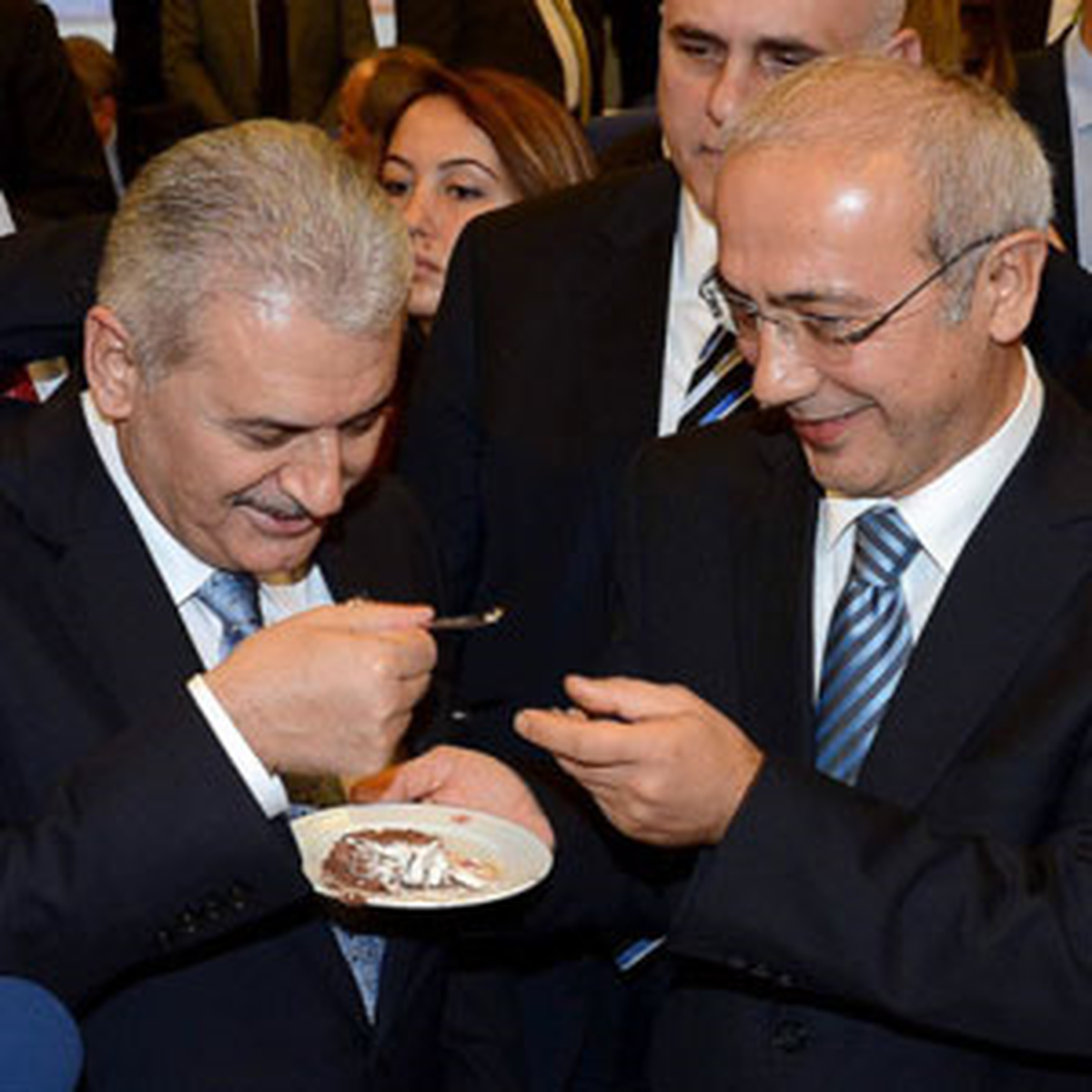 Ulaştırma Bakanı Yıldırım\'a, 10\'uncu Yıl Pastası