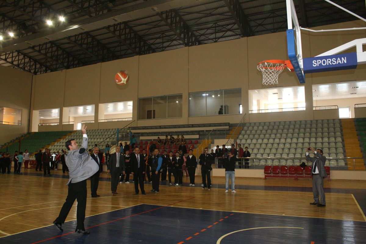 Ünye\'de Okul Sporları Açıldı