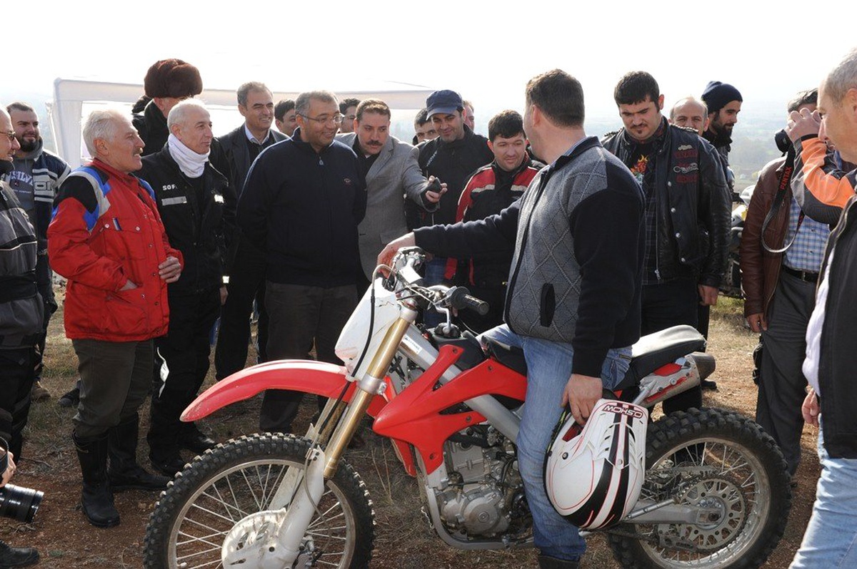 Vali Çiftçi\'den Motorsiklet Tutkunlarına Spor Alanı Sözü