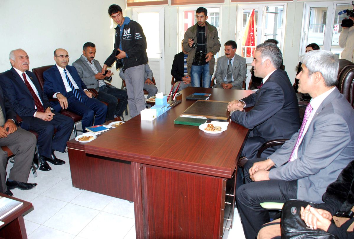 Vali Demirtaş\'tan CHP\'ye Ziyaret
