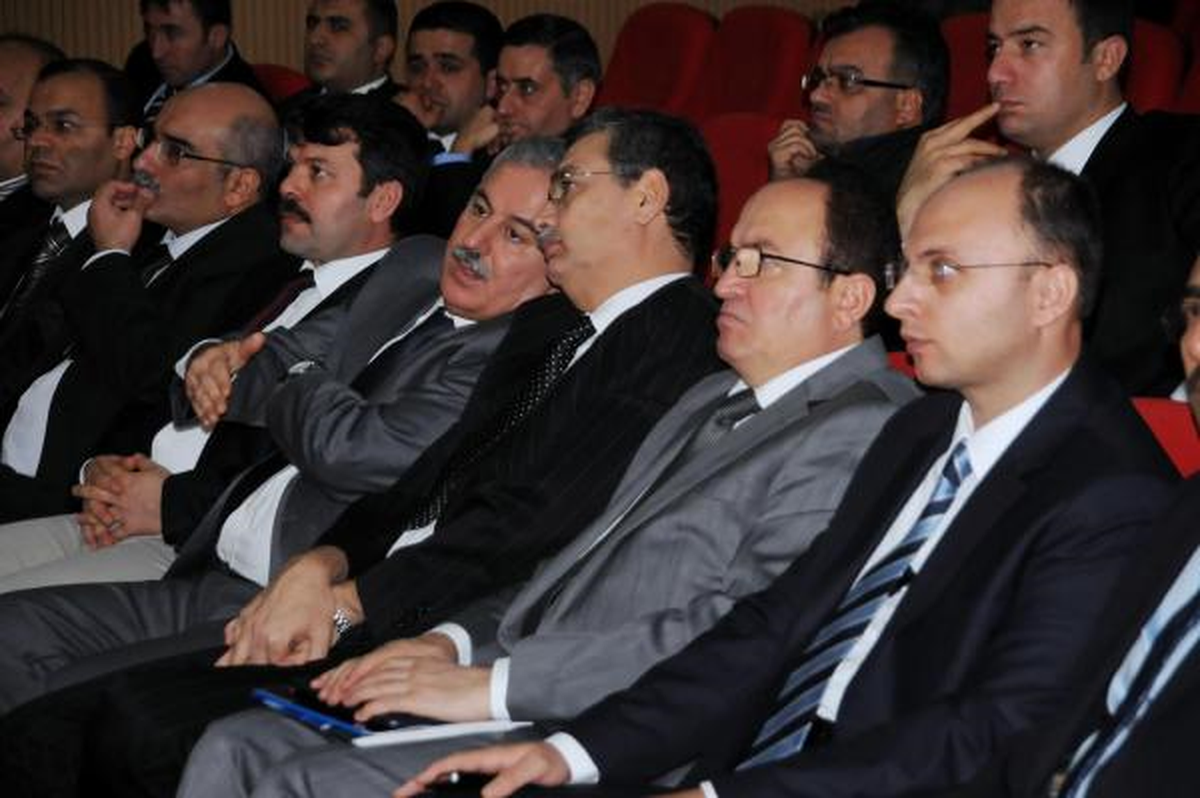 Vali Güvenç: Doktorları Tehdit Etmeyin