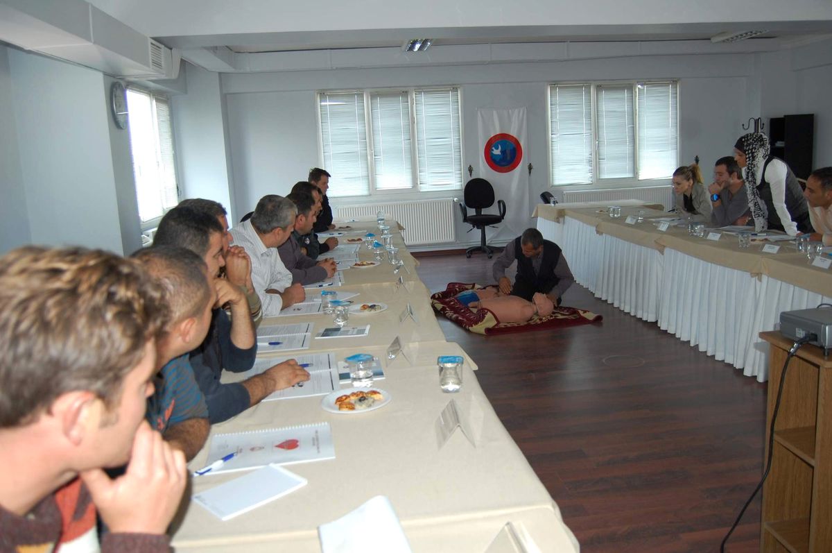 Aliağa\'da İşletmelere İlkyardım Eğitimi