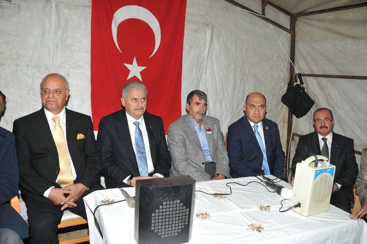 Bakan Yıldırım\'dan Şehit Ailesine Taziye Ziyareti