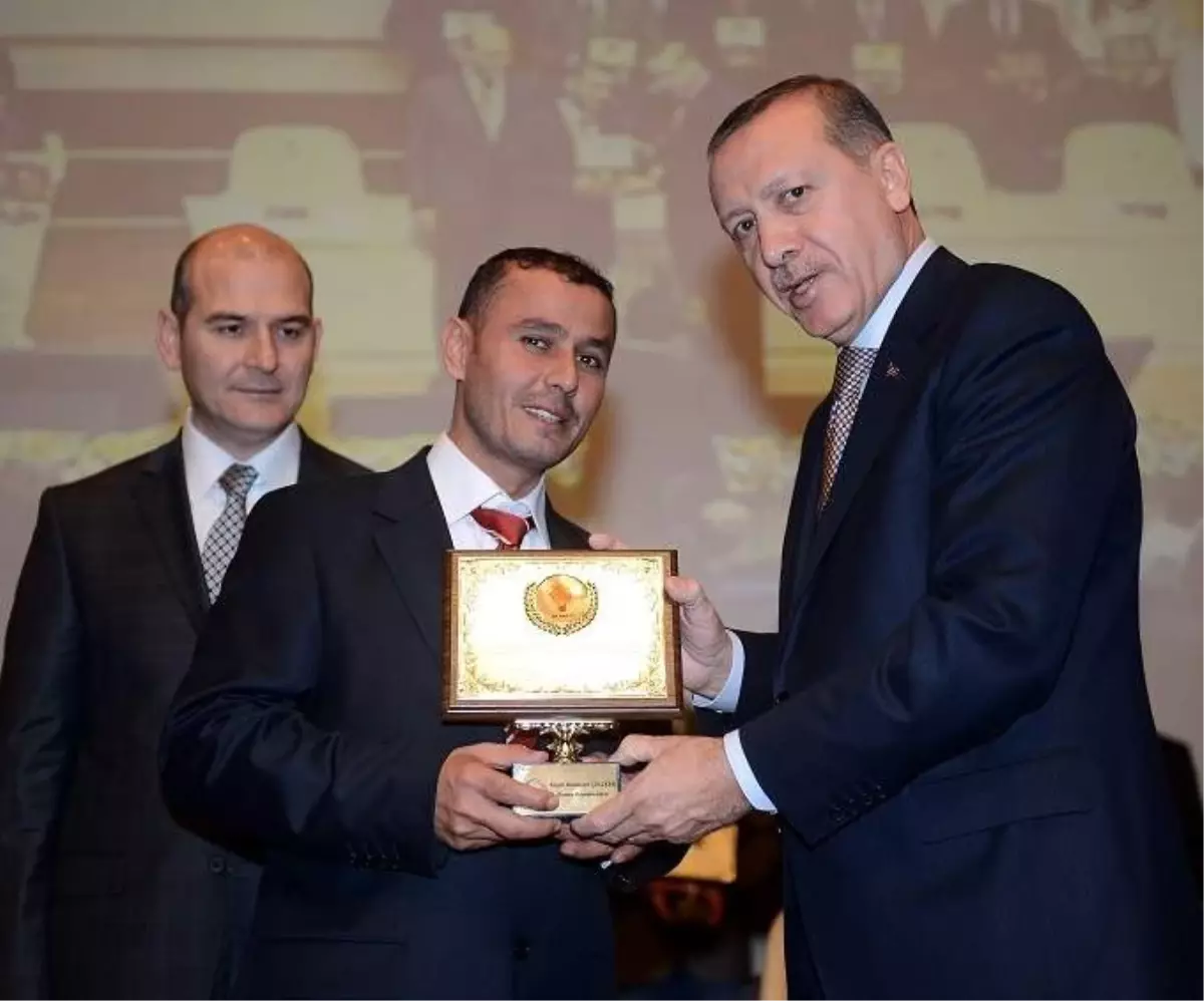 Başbakan\'dan Siyaset Akademisi Birincilerine Ödül