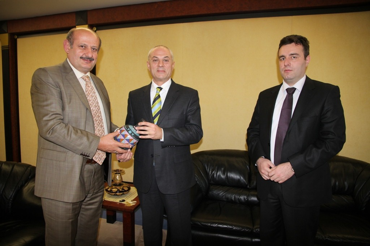 Gürcistan\'ın Trabzon Başkonsolosu Kalandze\'den Rize Belediyesi\'ne Ziyaret