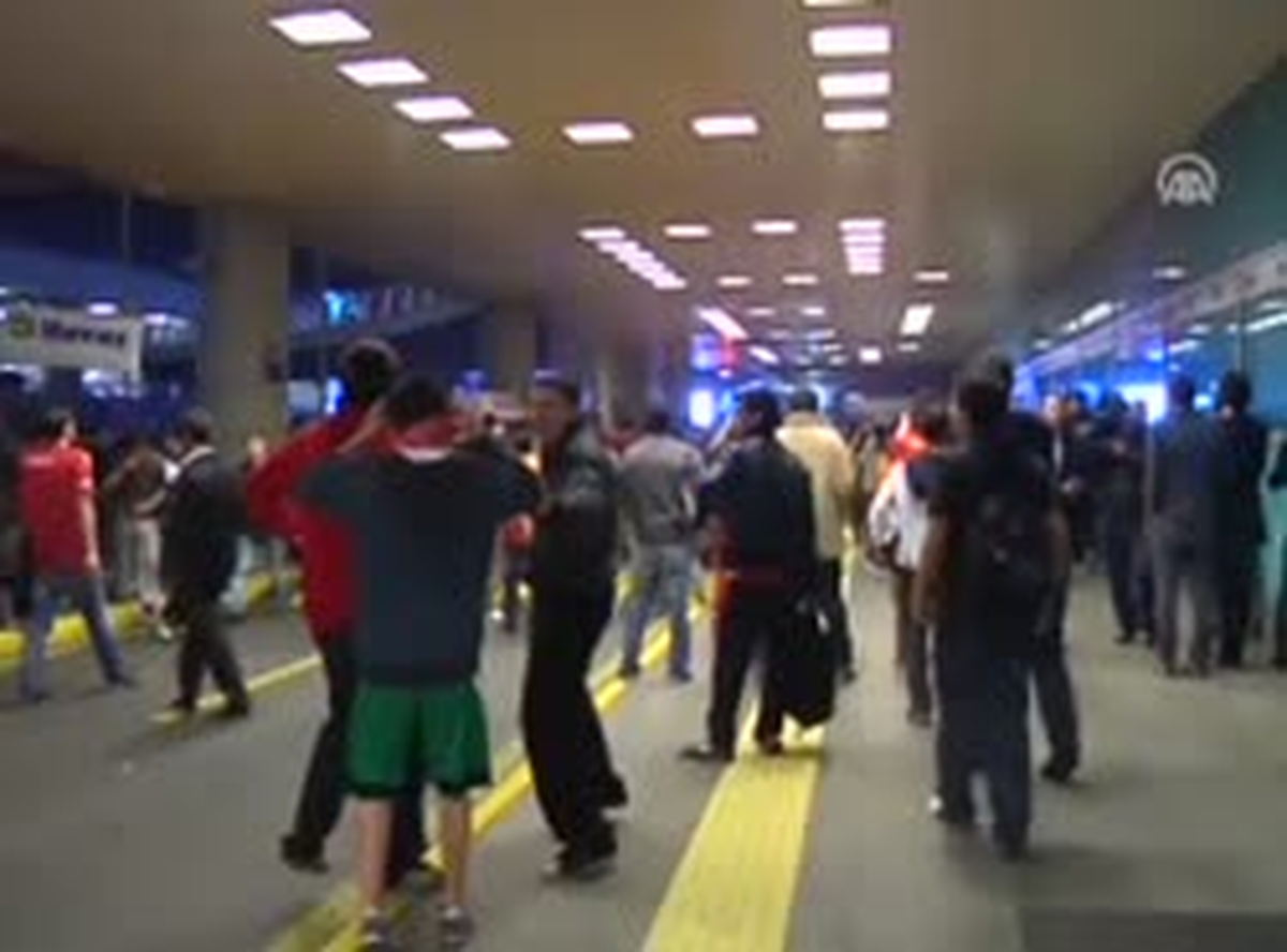 İngiliz Ekibine Olaylı Karşılama