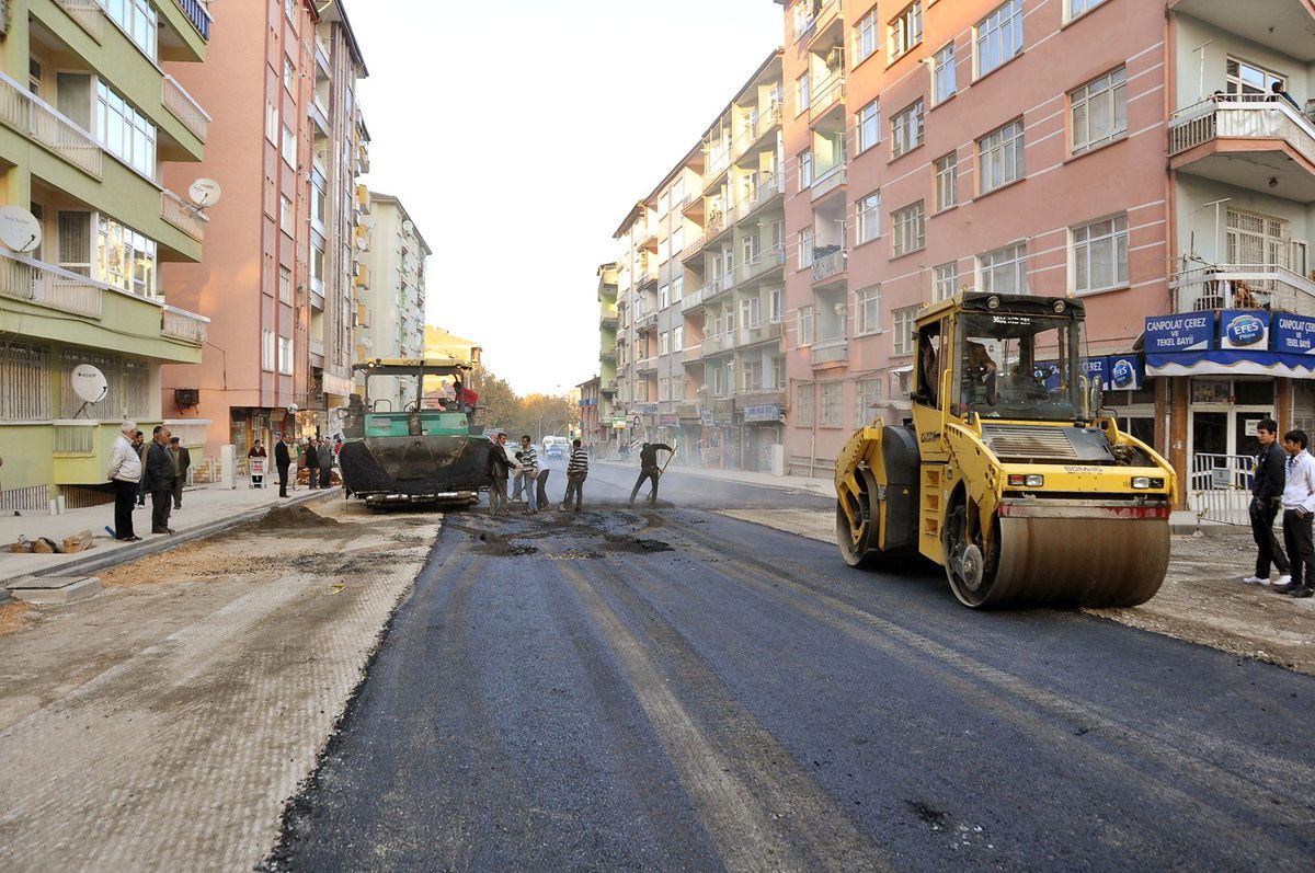 İsmetpaşa Caddesi\'nin Asfaltlanma Çalışmasına Başlandı