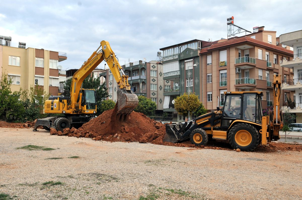 Kepez\'de Boş Araziler Yeşilleniyor