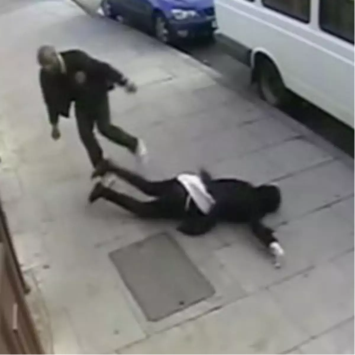 16 Yaşındaki Kıza Ölümcül Yumruk!