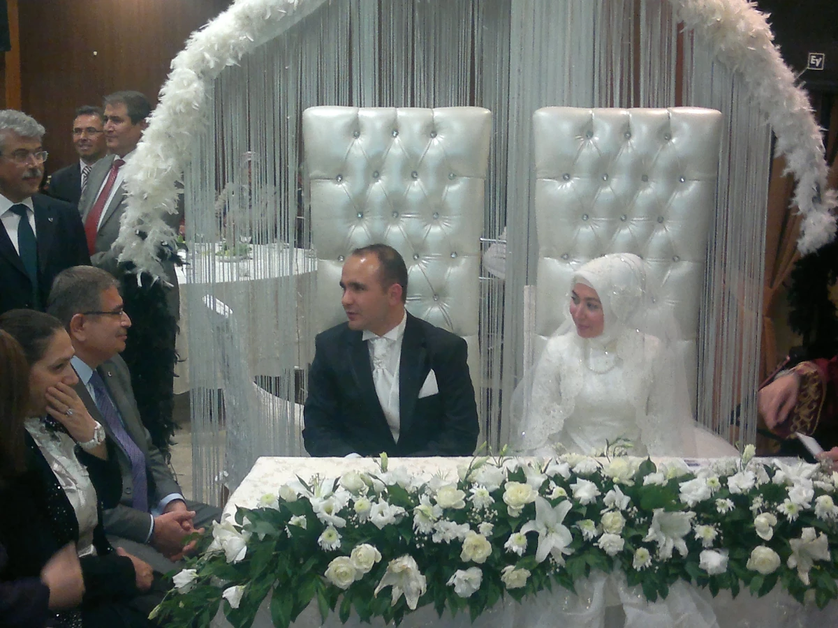 Malatyalı Emniyet Müdürü Mustafa Sağlam\'ın Oğlu Evlendi