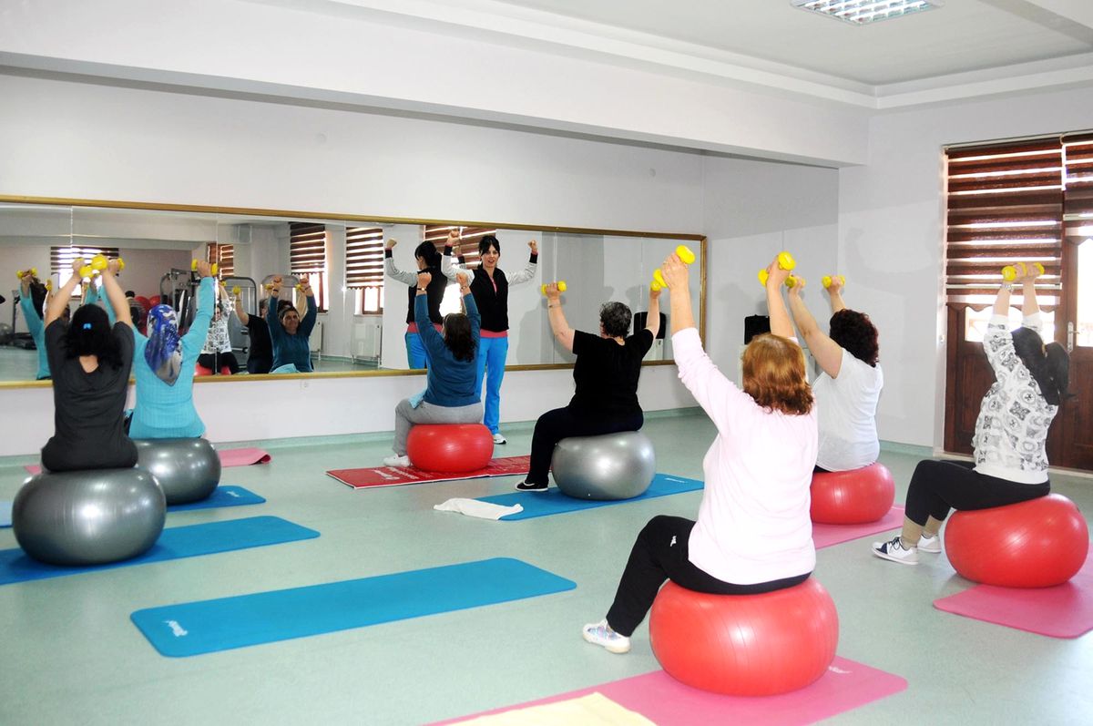 Mamaklı Kadınlar Aile Merkezlerinde Form Tutuyor