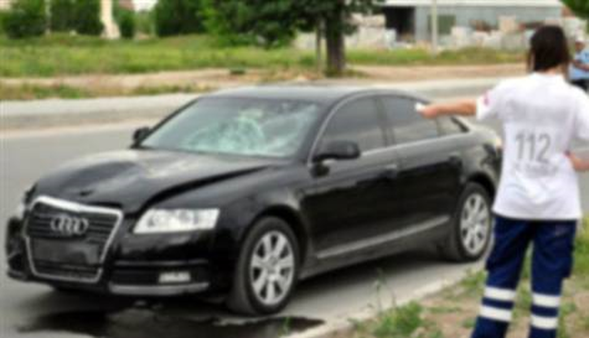 Milli Savunma Bakanı Yılmaz\'ın Konvoyunda Kaza