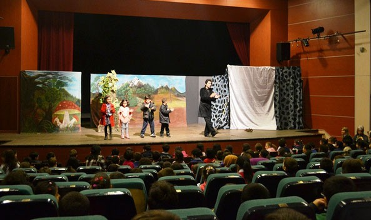 Minik Öğrenciler "Mavi Orman"I Beğeniyle İzledi