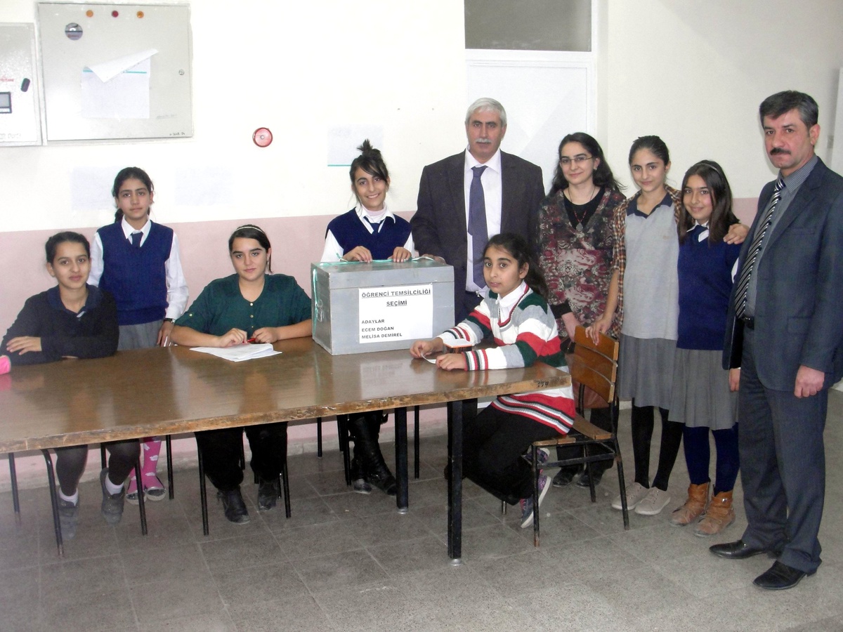 Mollaköy İlköğretim Okulu Öğrenci Meclisi Başkanı\'nı Seçti