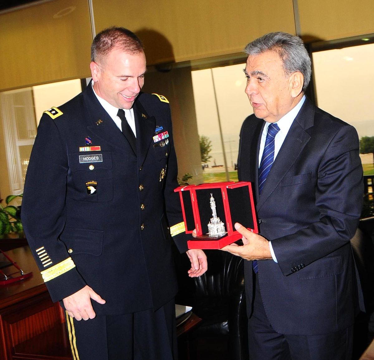 NATO Kara Unsurları Komutanı Korgeneral Hodges İzmir\'de