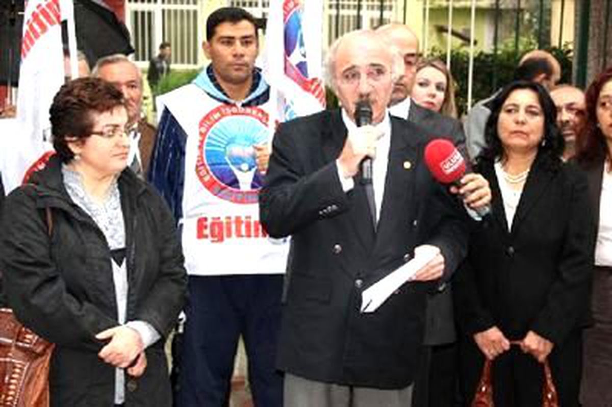 Öğretmenlere Saldırı Kınandı
