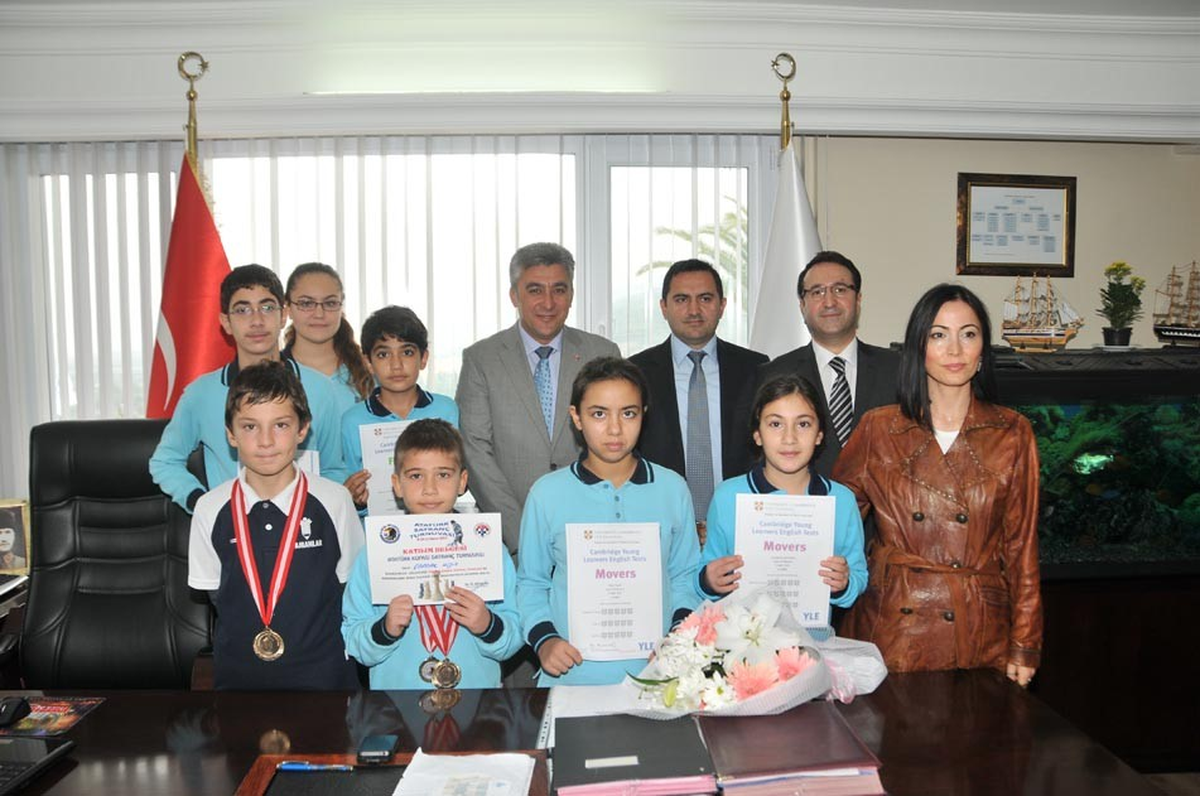 Özel Yamanlar\'ın Başarılı Öğrencilerinden Ziyaret