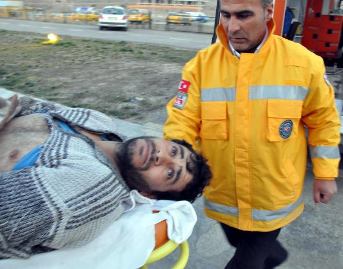 Patozun Ayağını Kopardığı Çiftçiye Ambulans Helikopterle Sevk